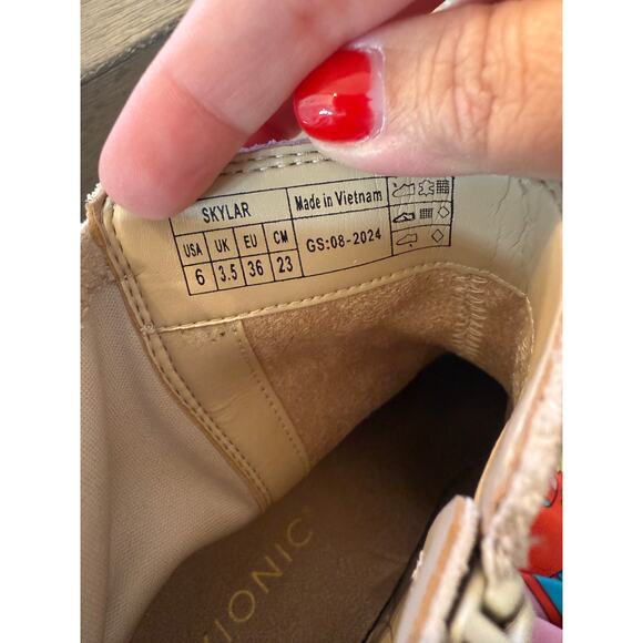 Vionic Women's Oatmeal Suede Skylar Comfort Wedge Short Boots Size 6 - Picture 11 of 11